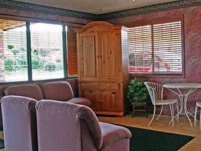 Village Inn Of Hardy מראה חיצוני תמונה